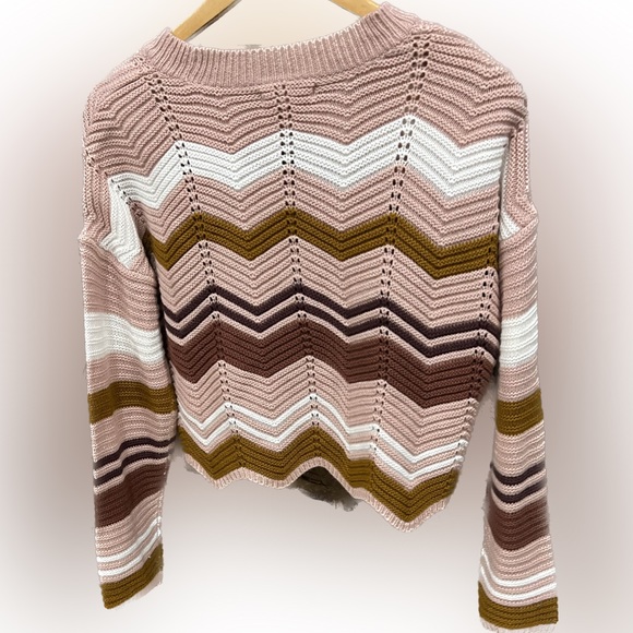 Multi Colored Cropped Knit Sweater with Scalloped Bottom- Juniors Size XL - Picture 2 of 8